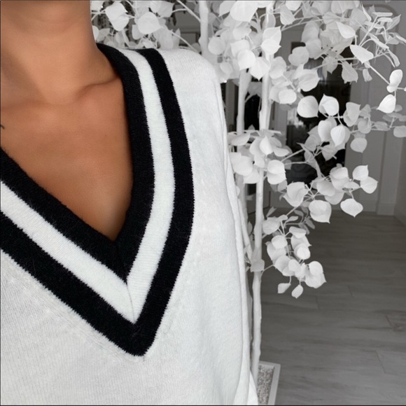 EkAttire Riverdale Sweater - Picture 2 of 3